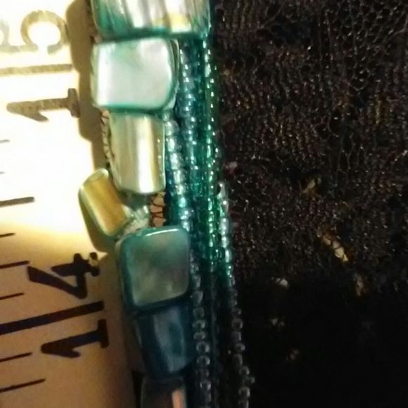 Short Shell Glass Necklace - Picture 5 of 5